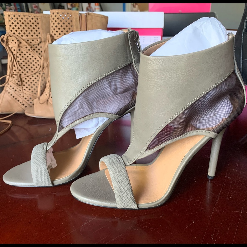 JUSTFAB ‘Hebe’ color: Taupe, size 8.